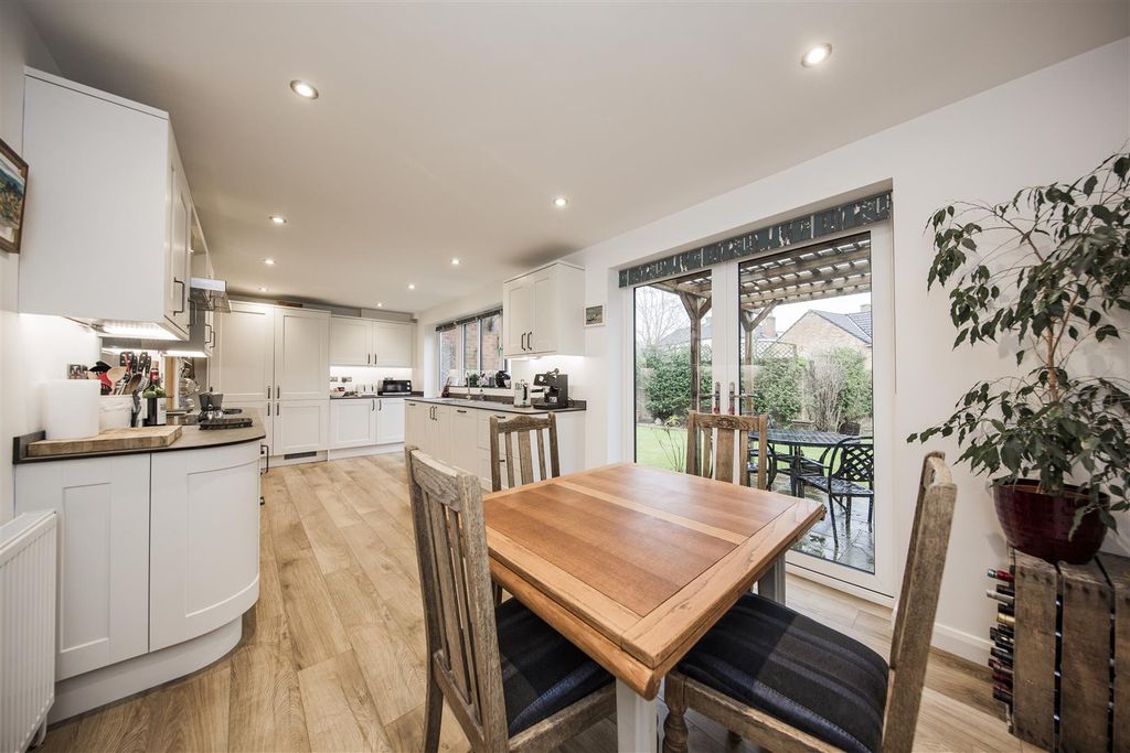 Property photo 2 of 32 Kitchen Diner