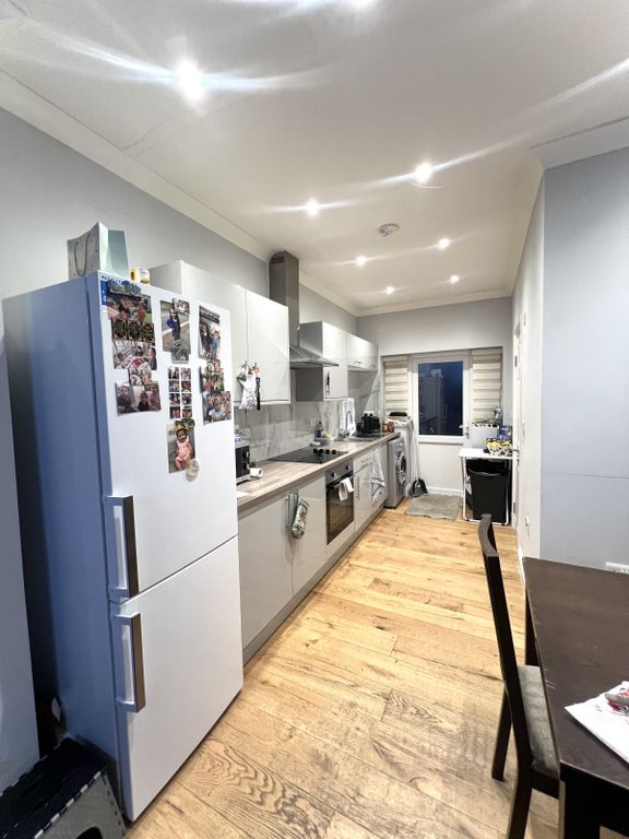 Property photo 1 of 11 An Extremely Spacious Self - Contained, Ground Floor Studio!