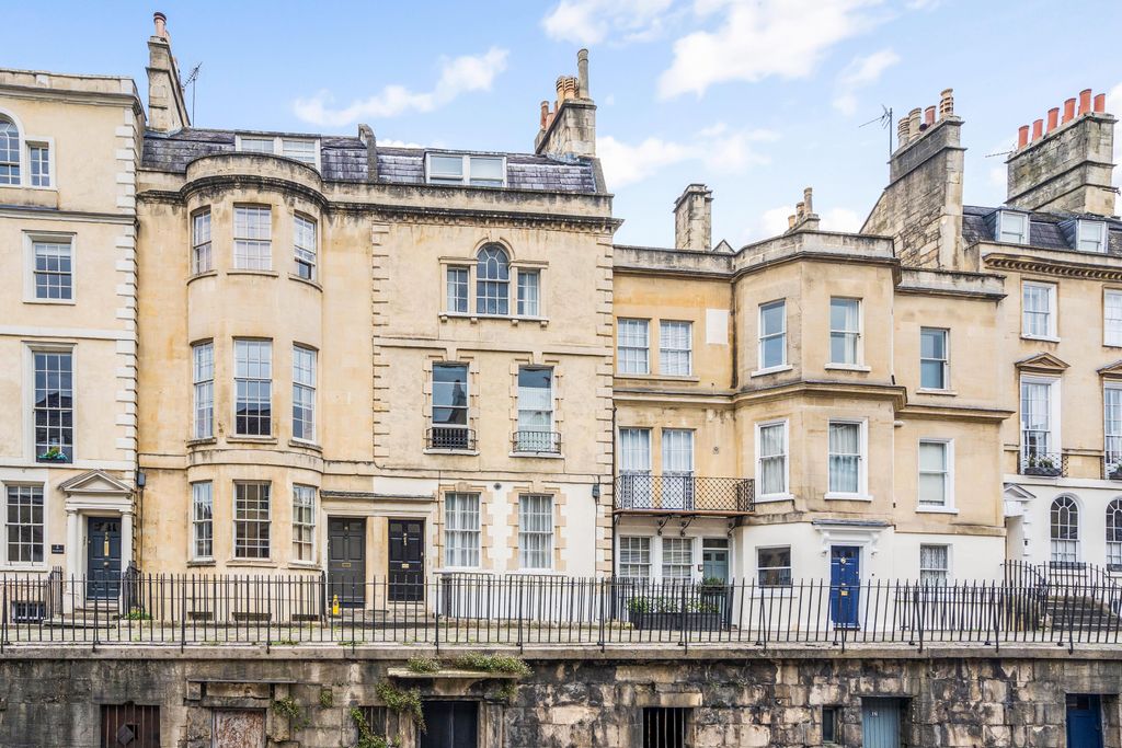 Property photo 1 of 10 Facade