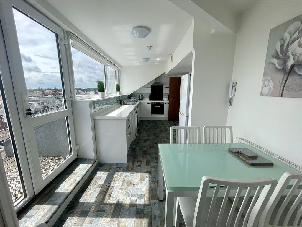 Additional image 7 of 2 bed flat for saleSouth Marine Drive, Bridlington, East Yorkshire YO15