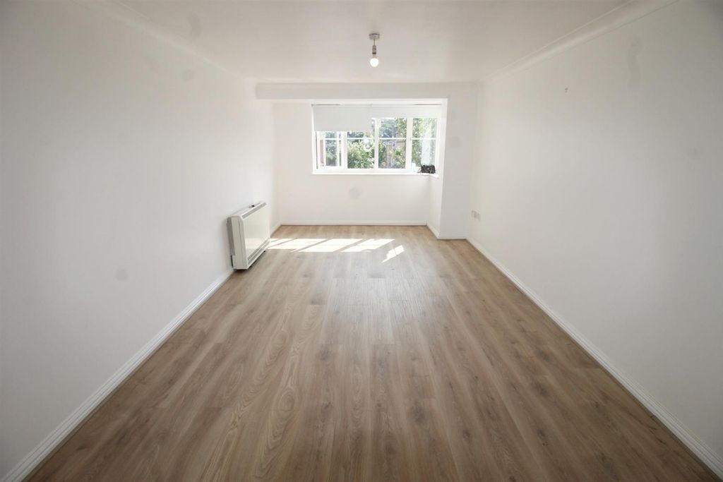 Property photo 3 of 9 Ltr5Ymzang8Sqigqbusqwquxq_O.Jpg