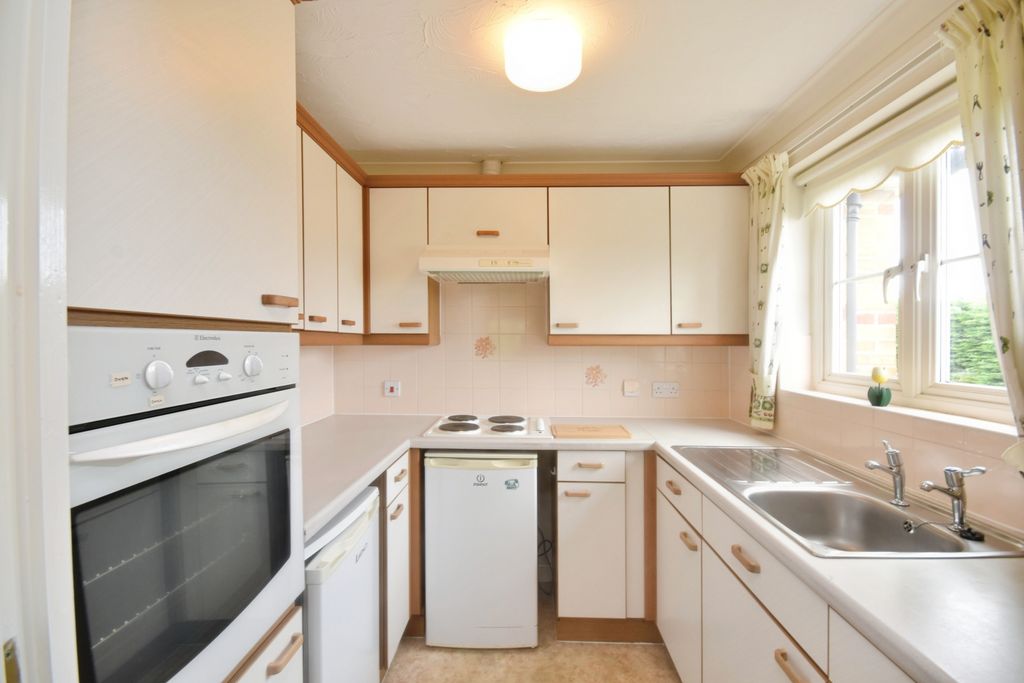 Property photo 3 of 14 Kitchen