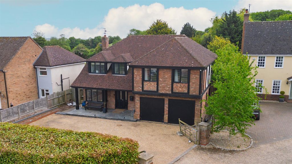 Property photo 1 of 31 Farnham-48-.Jpg