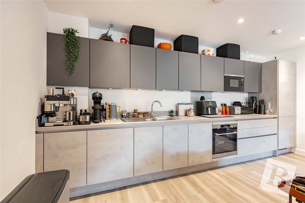 Property photo 2 of 14 Kitchen/Living