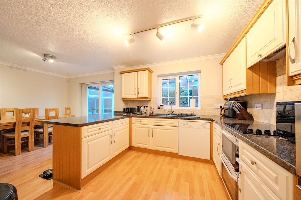 Property photo 2 of 14 Picture No. 30