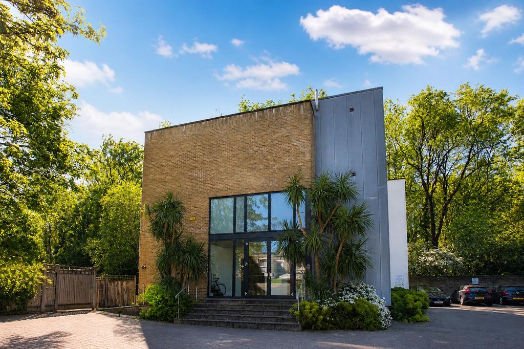 Property photo 1 of 17 External