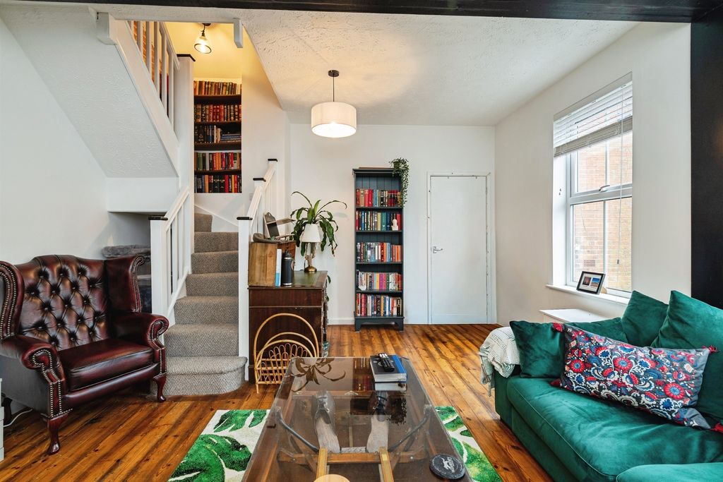 Property photo 1 of 17