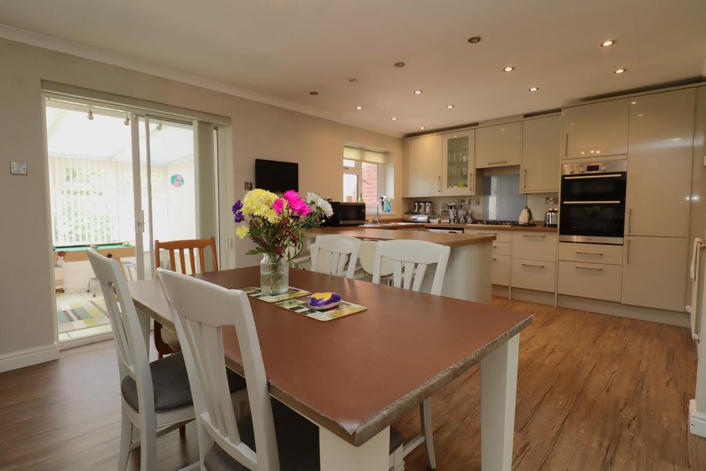 Property photo 3 of 47 Kitchen