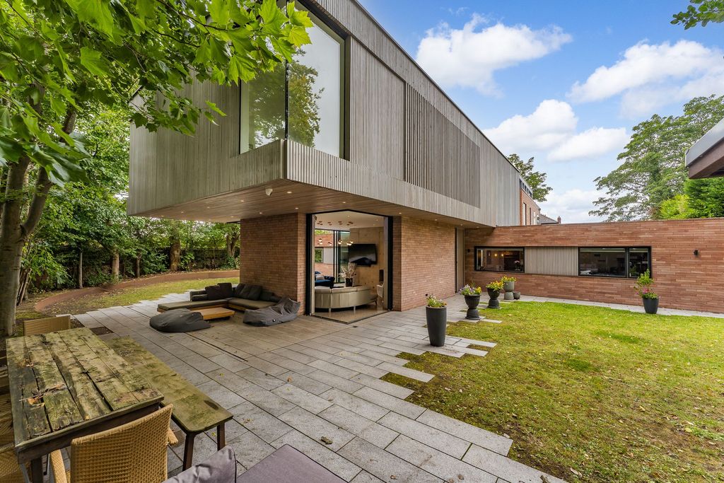 Property photo 1 of 59