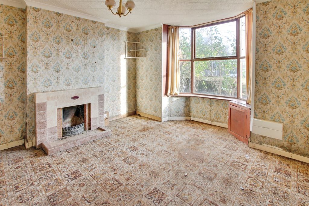 Property photo 2 of 8