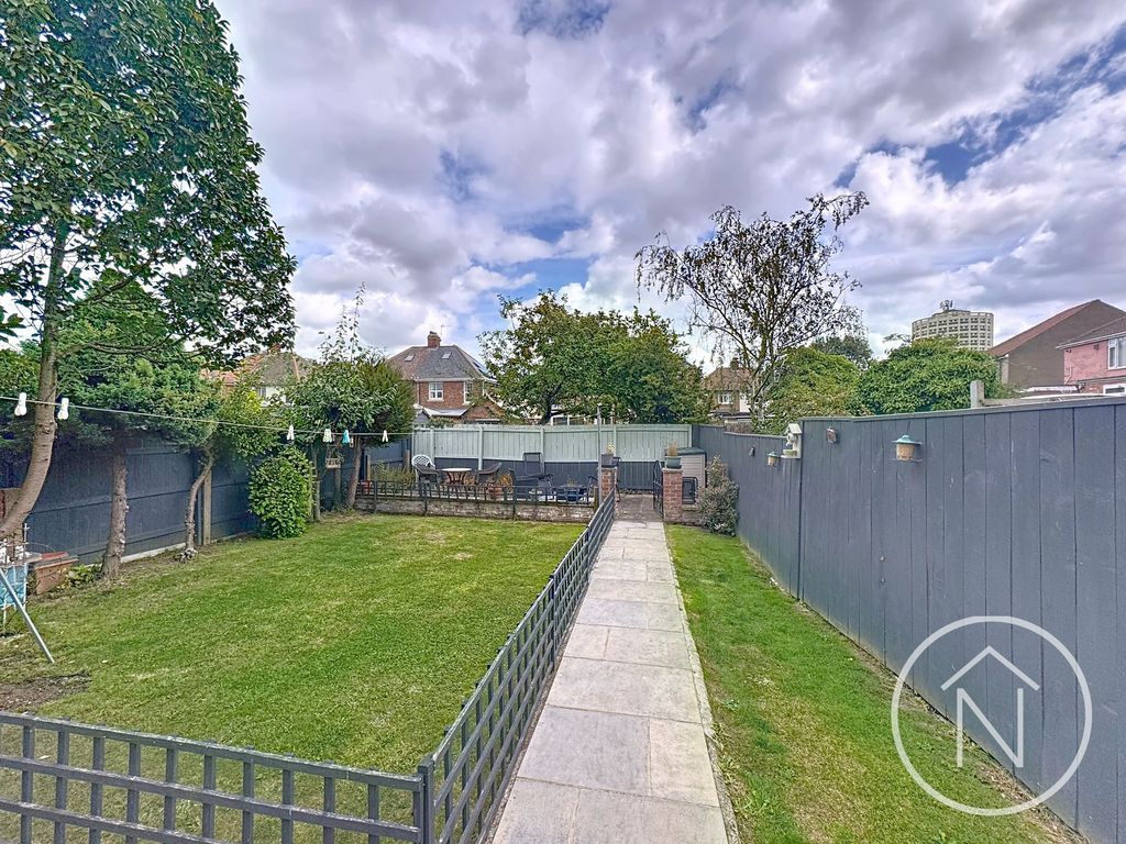 Property photo 2 of 20