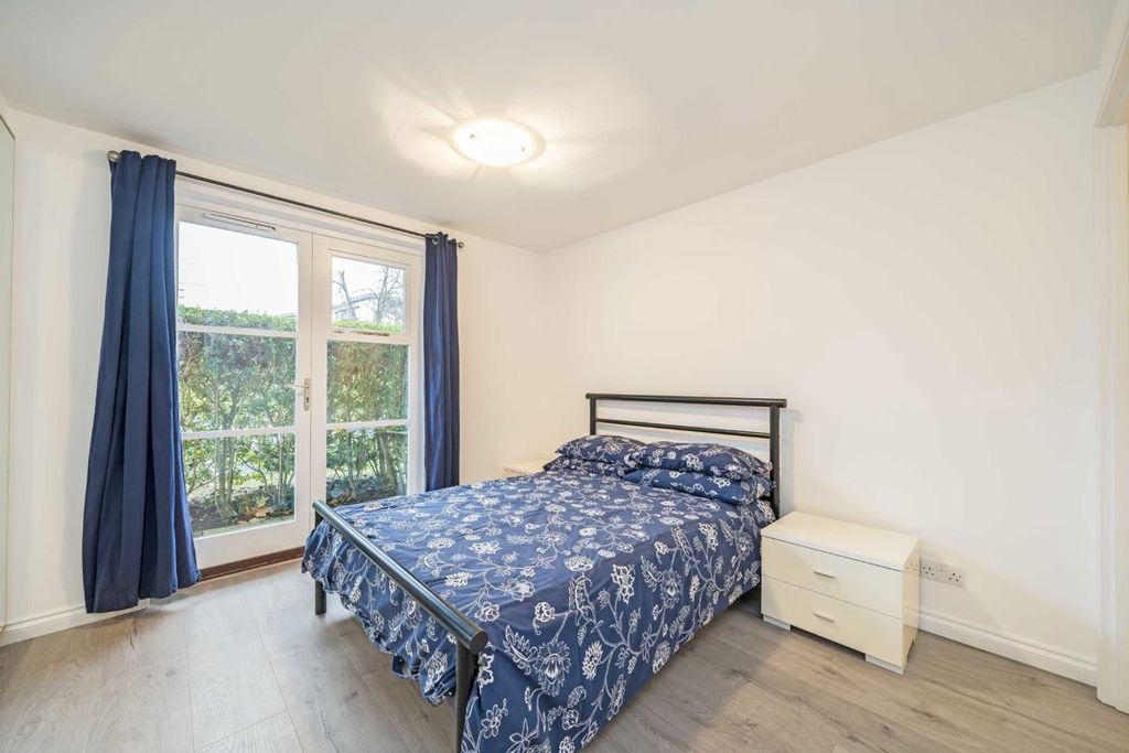 Property photo 3 of 6