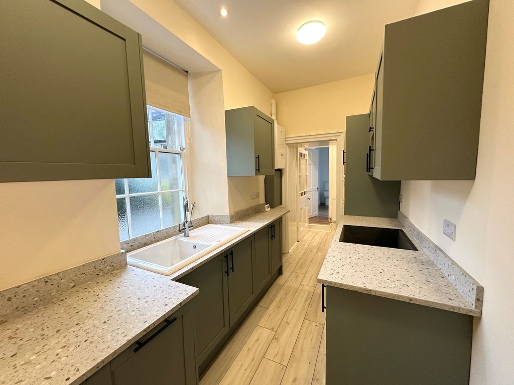 Property photo 2 of 9 Kitchen 1