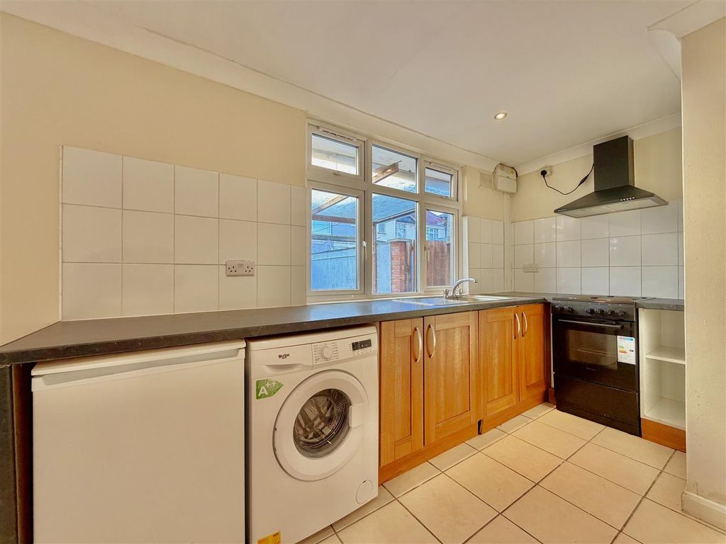 Property photo 1 of 6 Kitchen