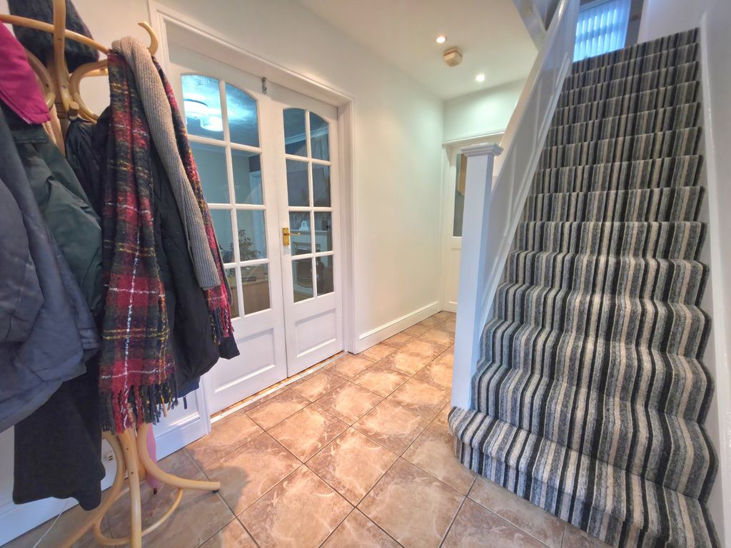 Property photo 3 of 17 Hallway