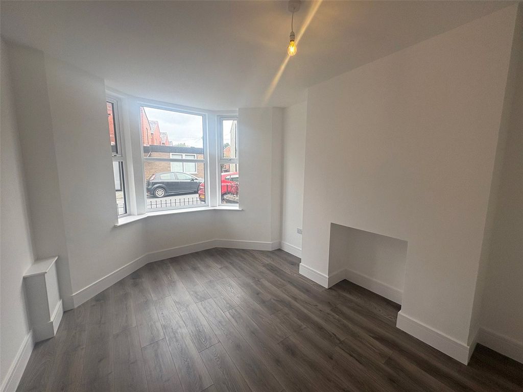 Property photo 2 of 18 Picture No. 12