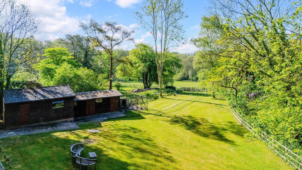 Property photo 2 of 35
