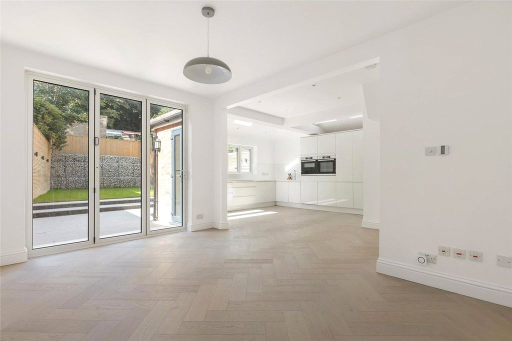 Property photo 2 of 19 Picture No. 08