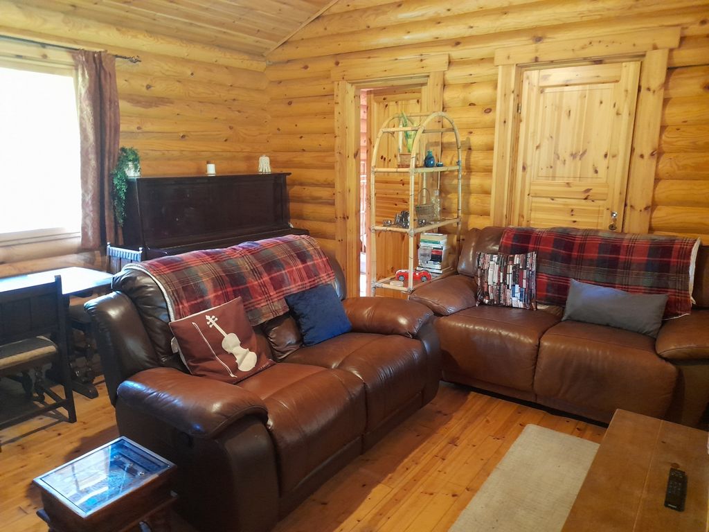 Property photo 3 of 9 Photo 2