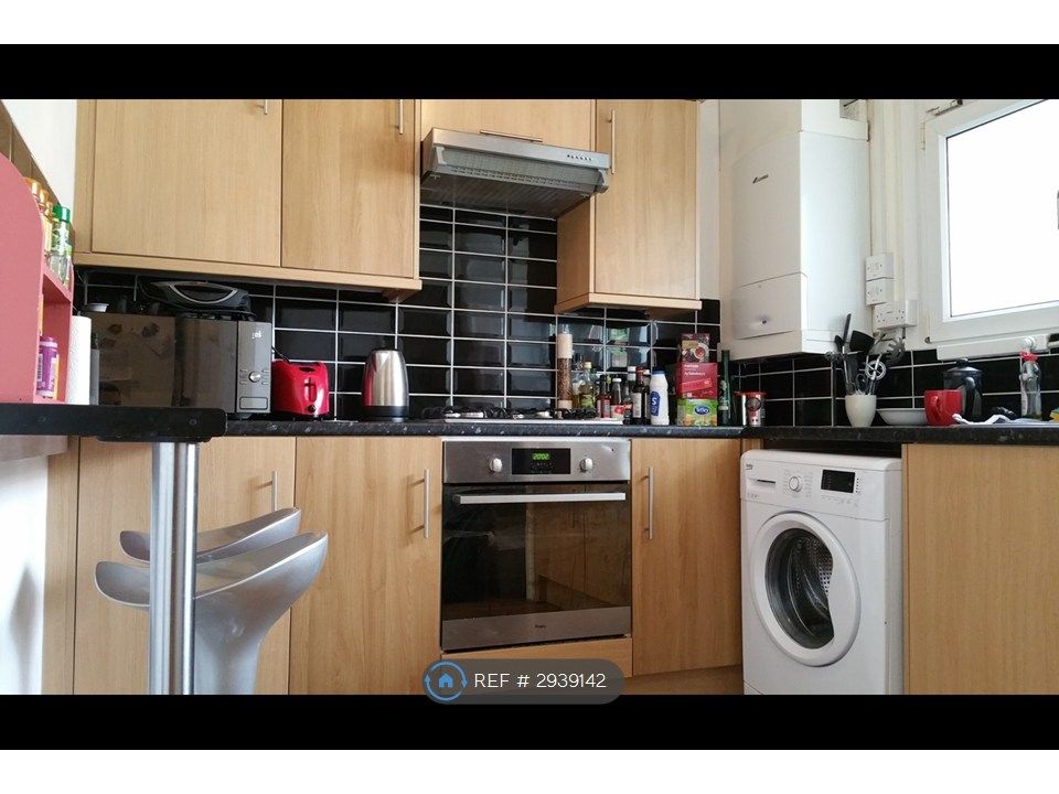 Property photo 3 of 14 Kitchen With Breakfast Bar