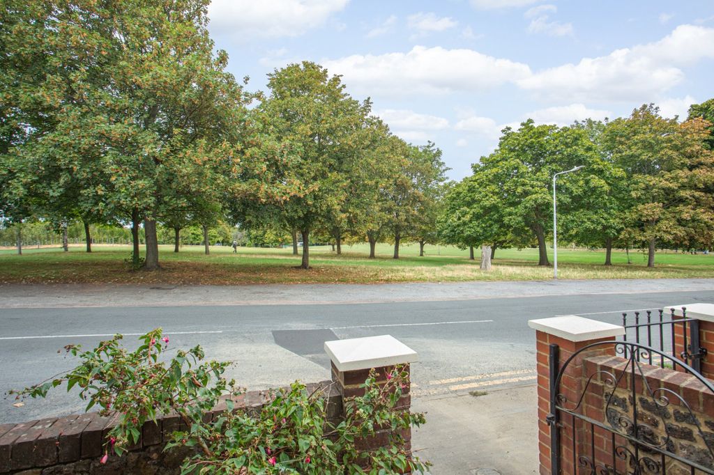 Property photo 2 of 45 Picture No. 91
