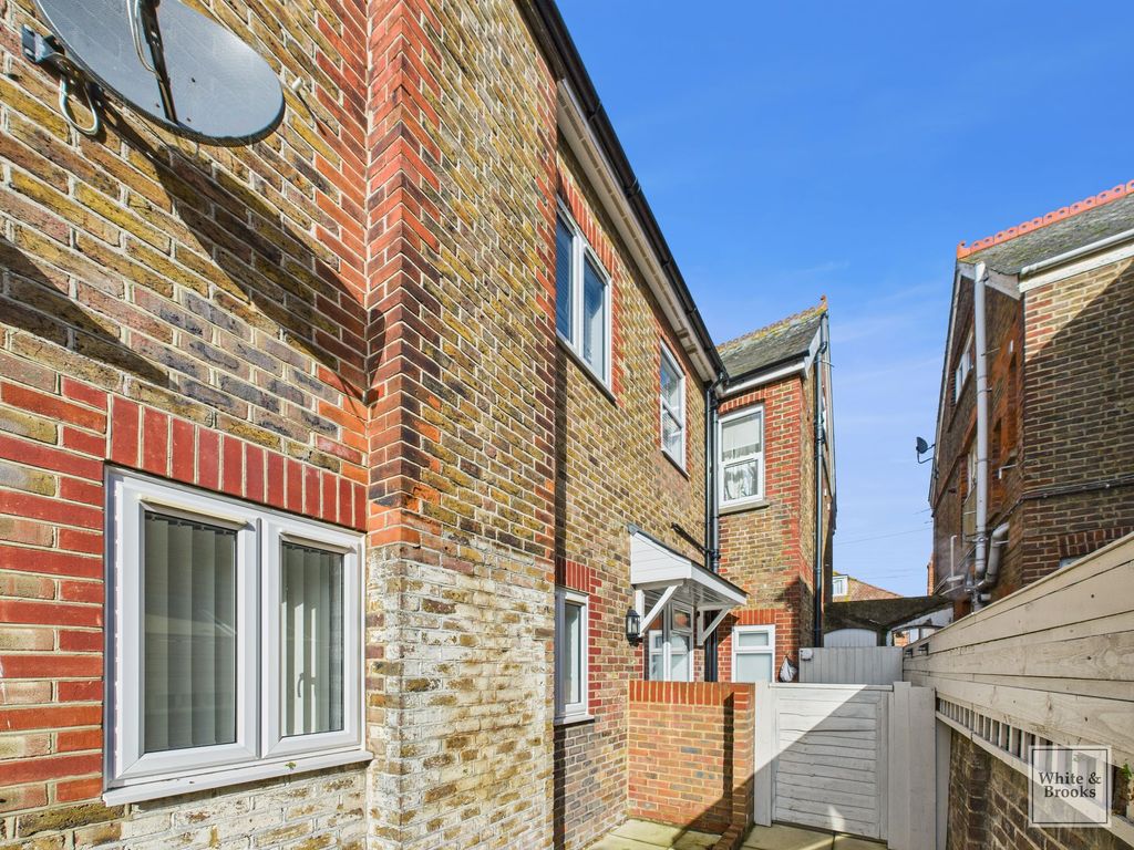 Property photo 1 of 10 Front Entrance