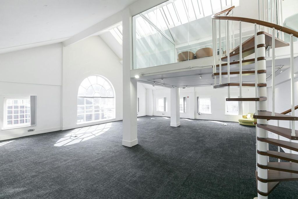 Property photo 2 of 21 12Chapelplacerivingtonstreetshoreditchec2A3Qbthirdinternal1.Jpg