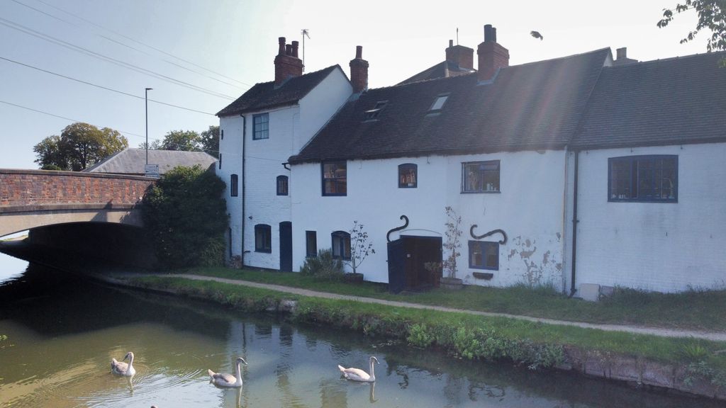 Property photo 1 of 48 4372952