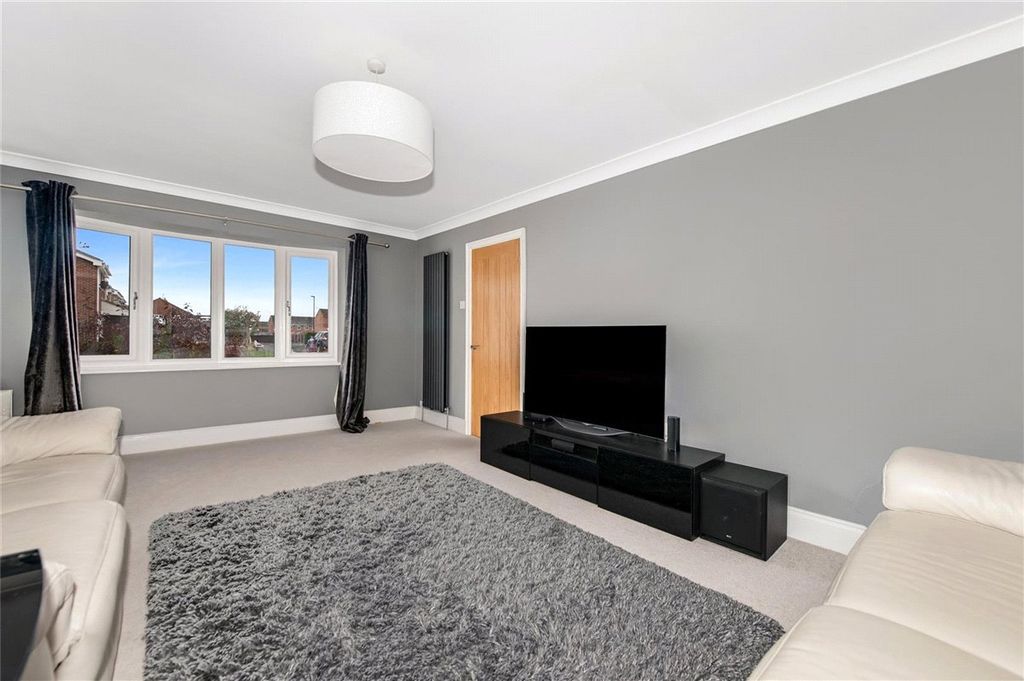 Property photo 2 of 19 Lounge