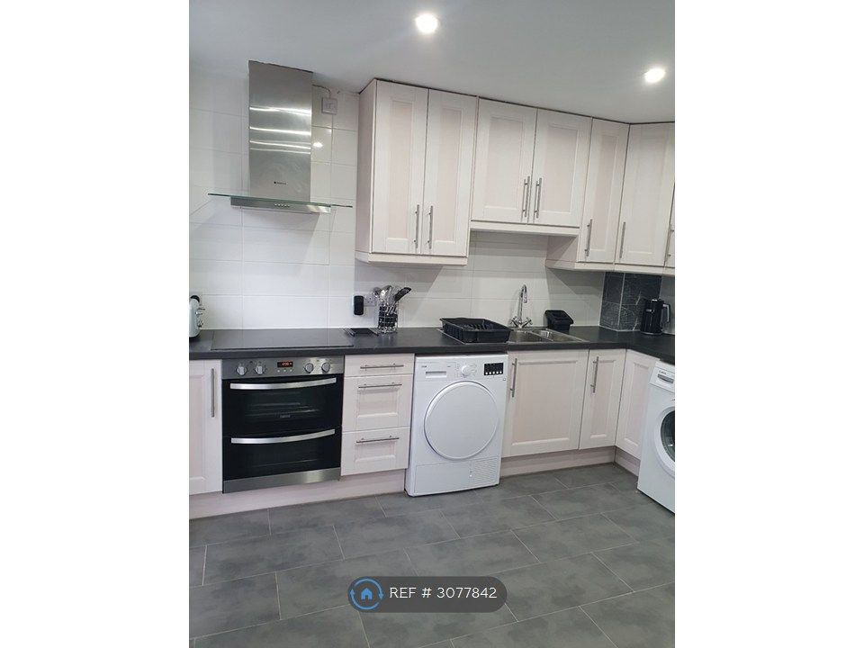 Property photo 1 of 7 Ground Floor Shared Kitchen