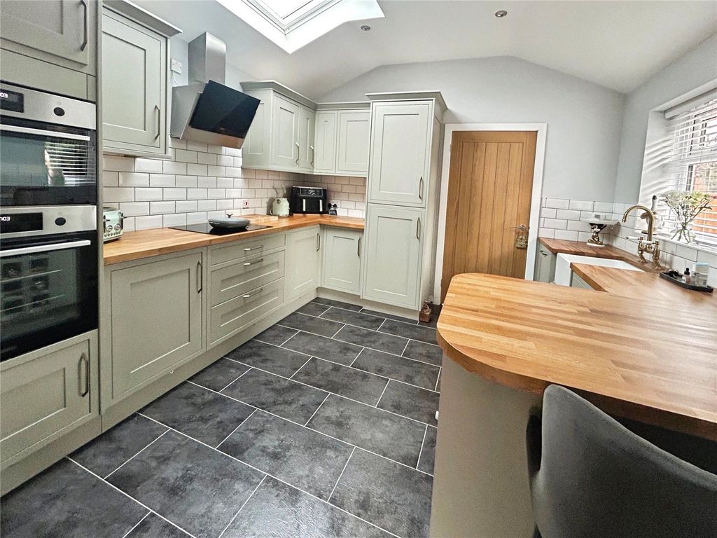 Property photo 3 of 20 Kitchen