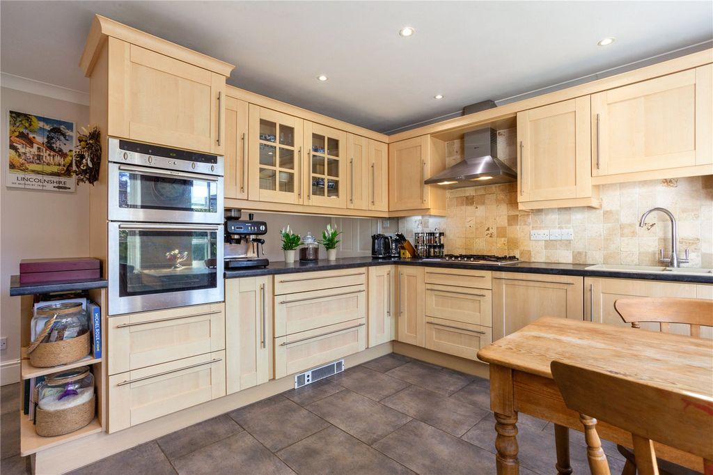 Property photo 3 of 20 Kitchen