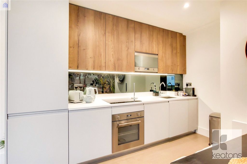 Property photo 2 of 11 Kitchen