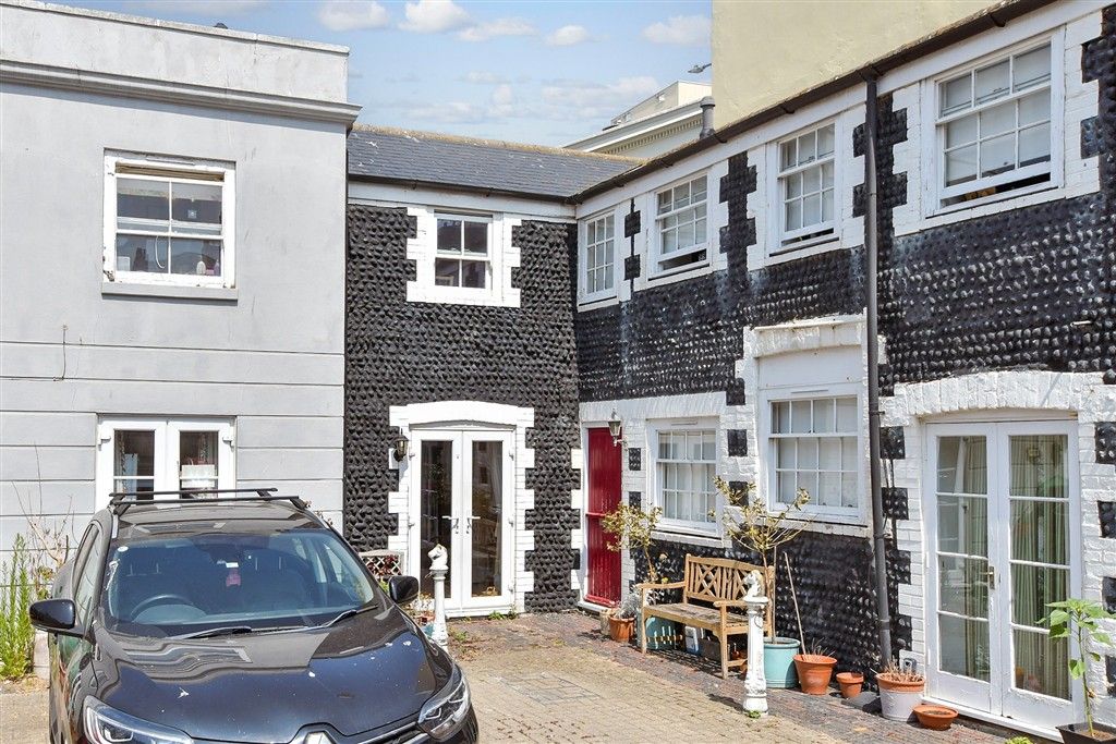 Property photo 1 of 2 External (Web)