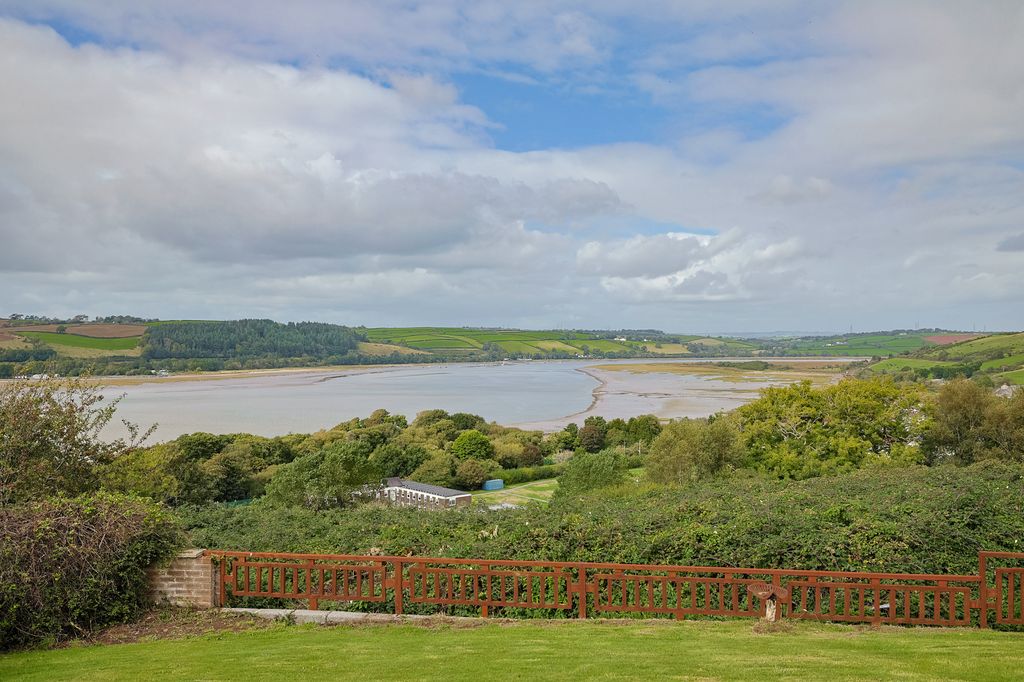 Property photo 2 of 40 Aberfa, Ferryside - Web (4 Of 51)
