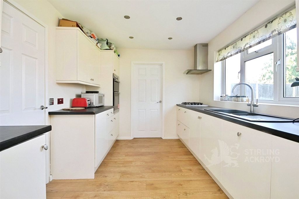 Property photo 2 of 10 Kitchen