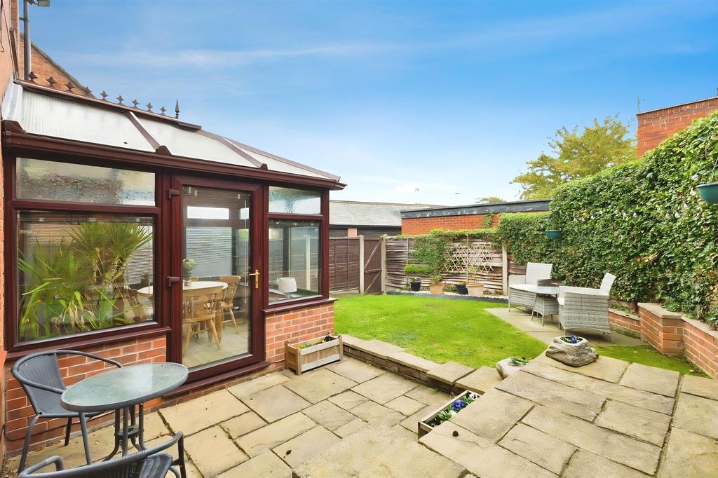 Property photo 2 of 18 Garden