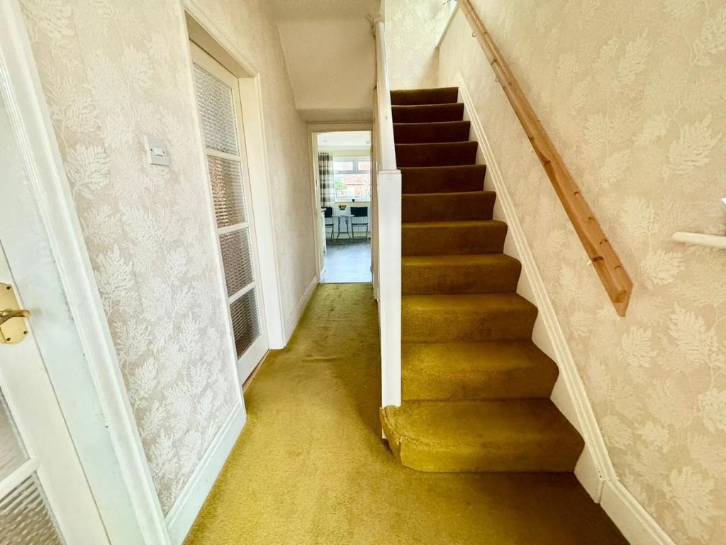 Property photo 2 of 9 Hallway