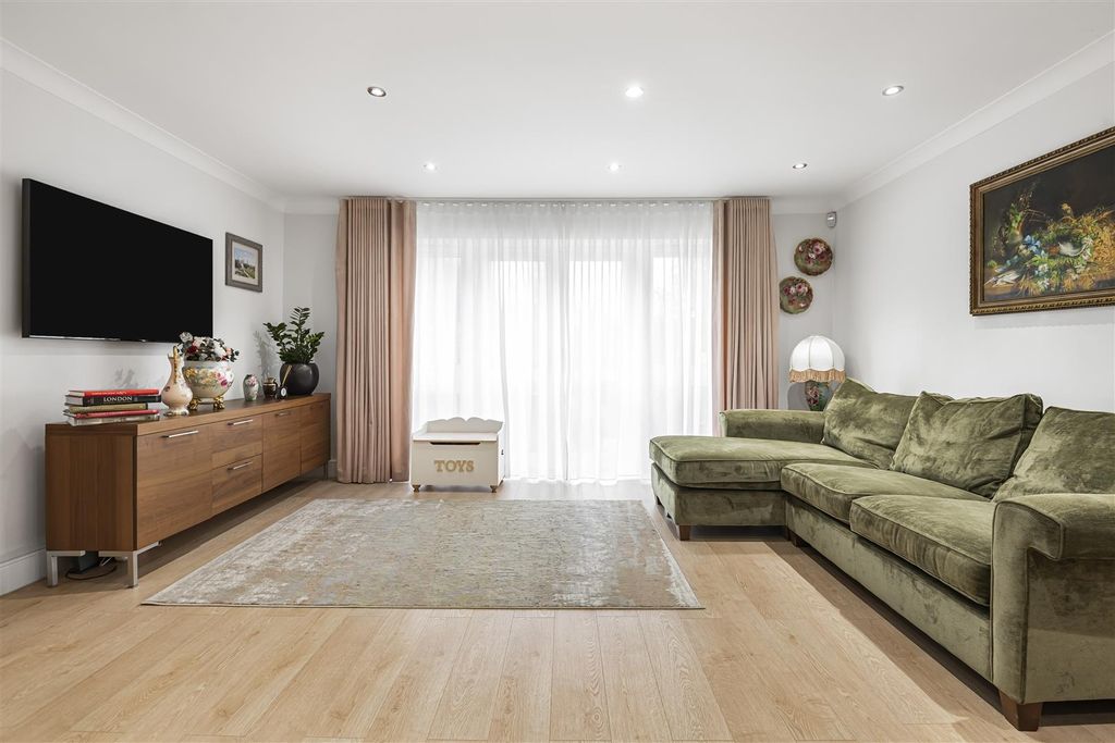 Property photo 3 of 17 8_65466.Jpg