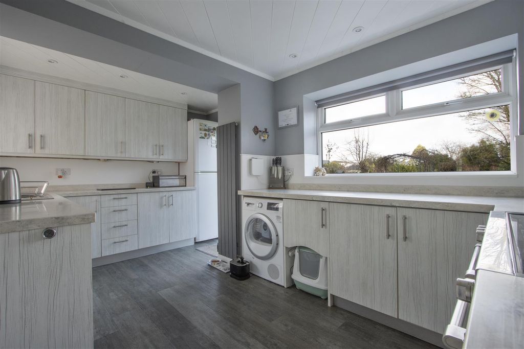 Property photo 3 of 21 Kitchen