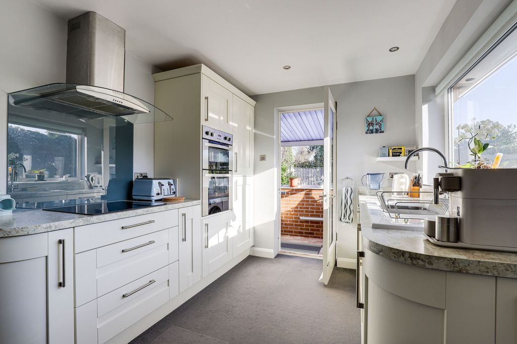 Property photo 3 of 28