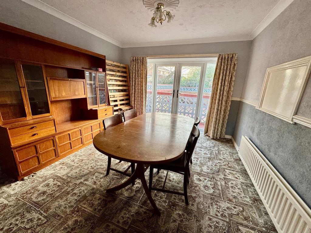 Property photo 3 of 11 Dining Area
