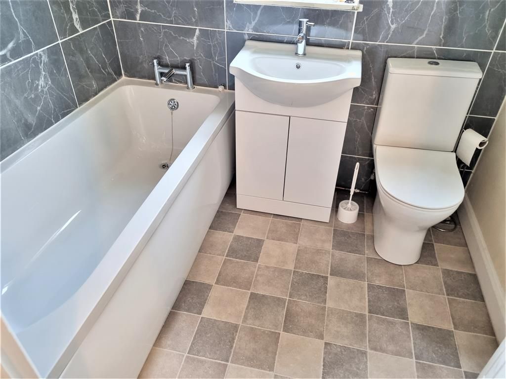 Property photo 2 of 8 Bathroom