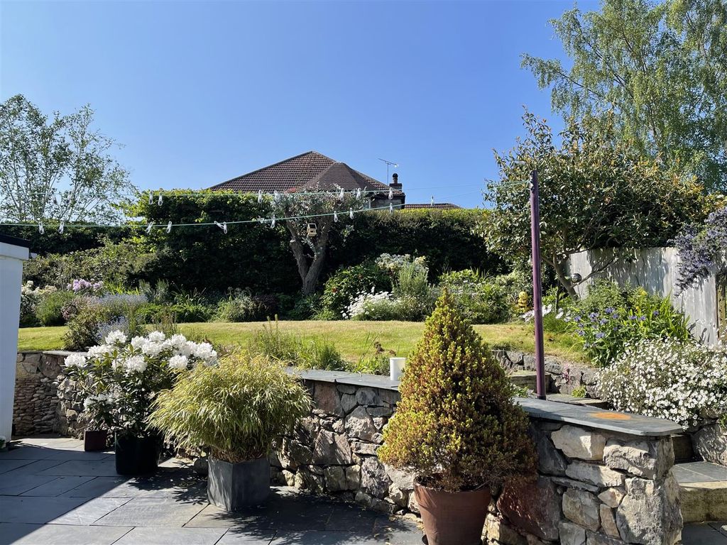 Property photo 2 of 19 Garden