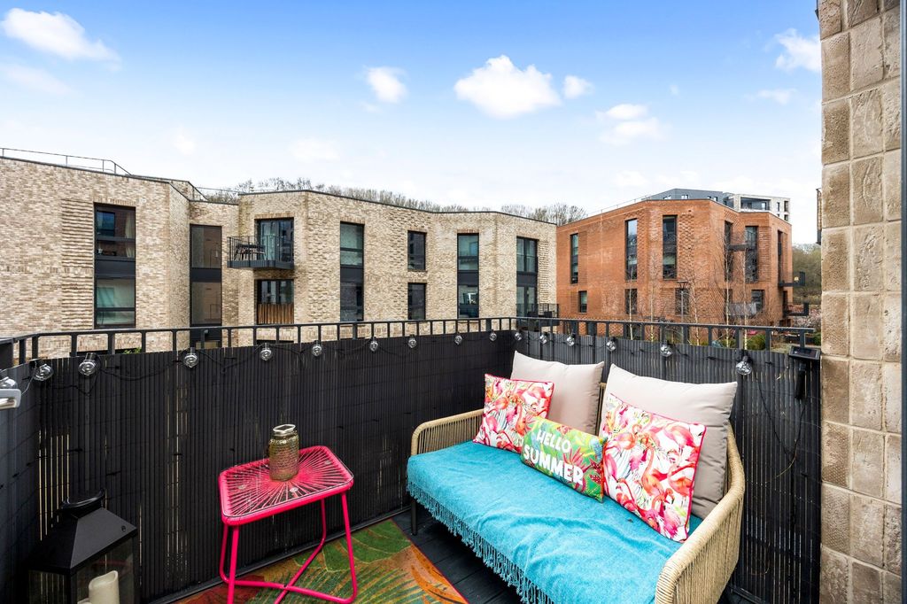 Property photo 2 of 20