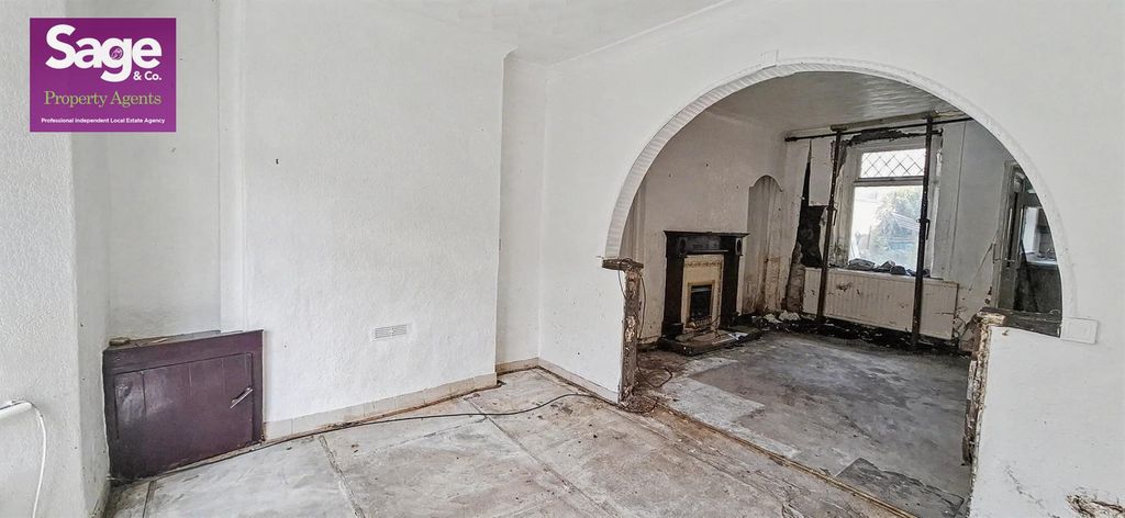 Property photo 2 of 12
