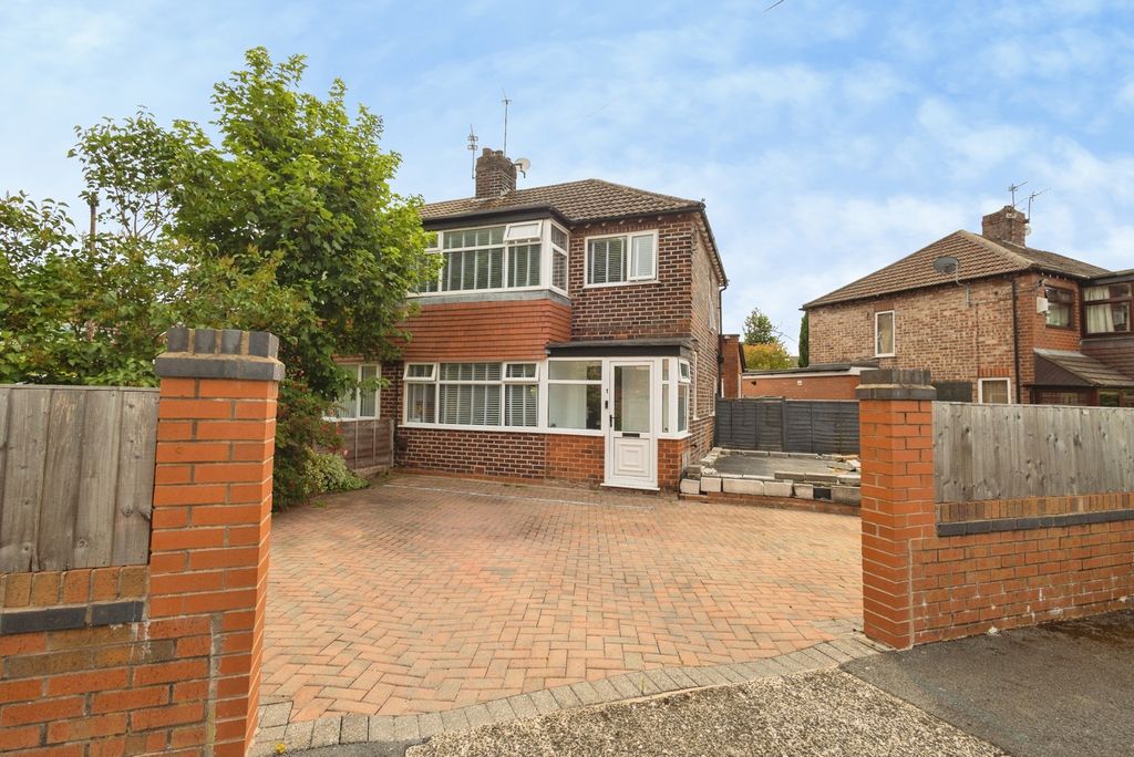 Property photo 1 of 16 External