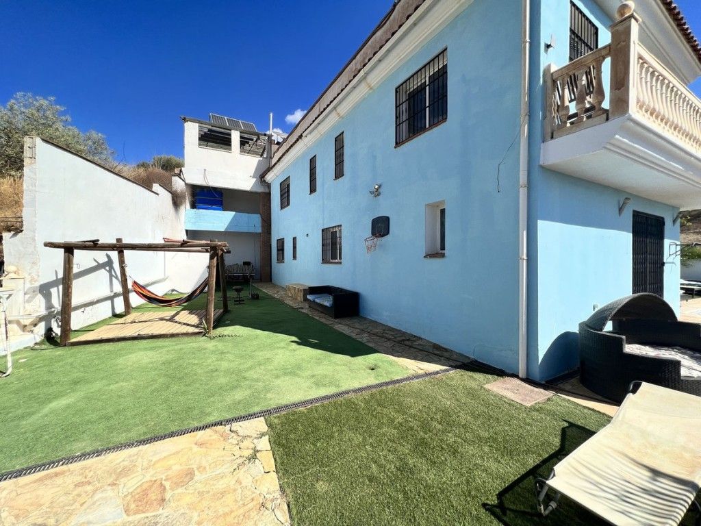 Property photo 1 of 19 Outside