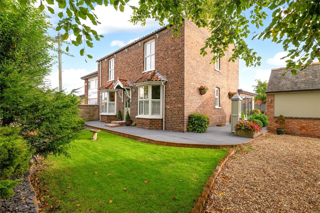 Property photo 1 of 32 Outside