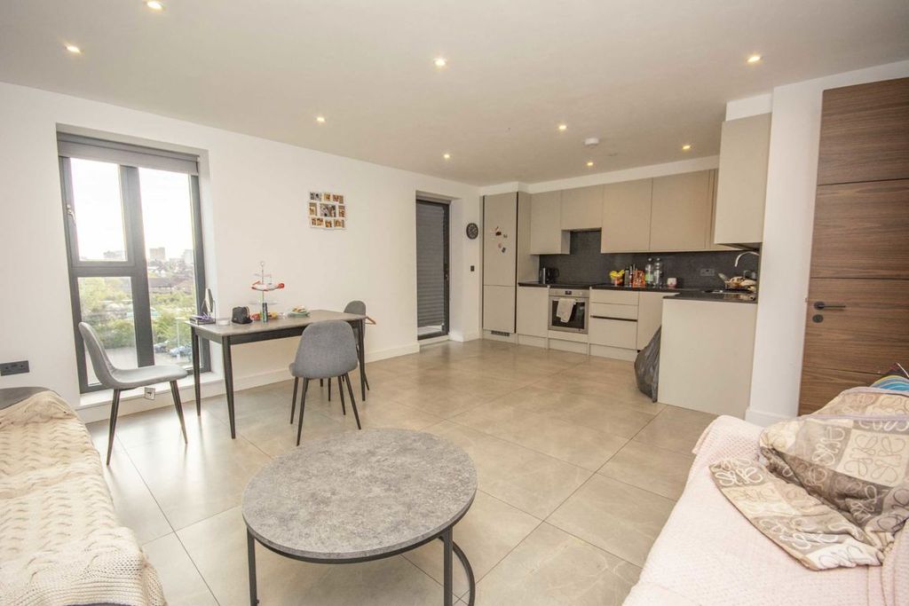 Property photo 2 of 8